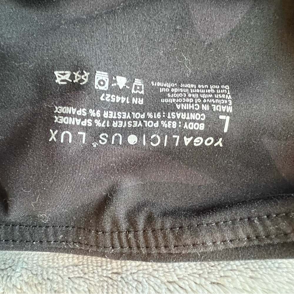 Yogalicious 7/8 camo leggings - Picture 2 of 2
